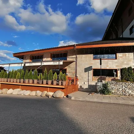 White Lavina - Ski, Bike, Hike Apartmanhotel 4*