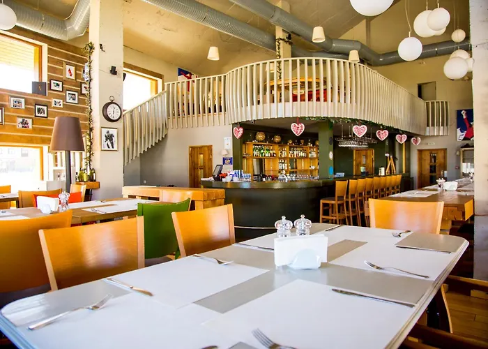 White Lavina - Ski, Bike, Hike Апартхотел