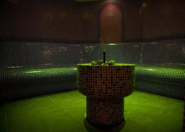 White Lavina - Ski, Bike, Hike Апартхотел Банско